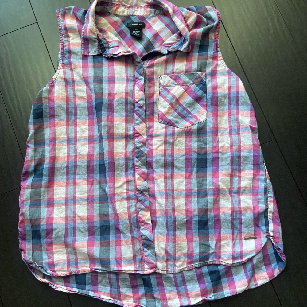 Calvin Klein women’s plaid sleeveless button down shirt size Large EUC
